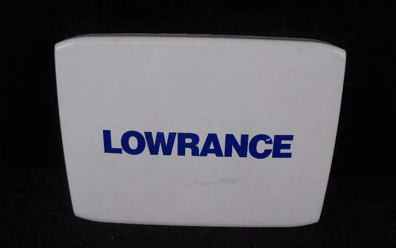 lot 406 image: Lowrance Protective Display Cover, 10 12 x 8