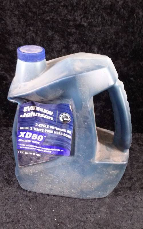 lot 470 image: OIL - Evinrude 2 Cycle Outboard, XD50, 1 Gallon