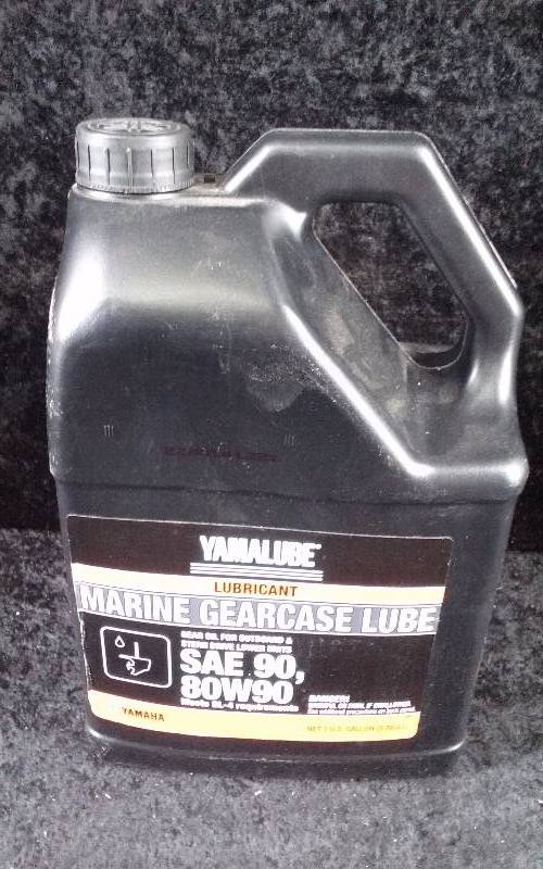 lot 475 image: OIL - Yamalube Marine Gearcase Lube, SAE 90, 80W90, 1 Gallon