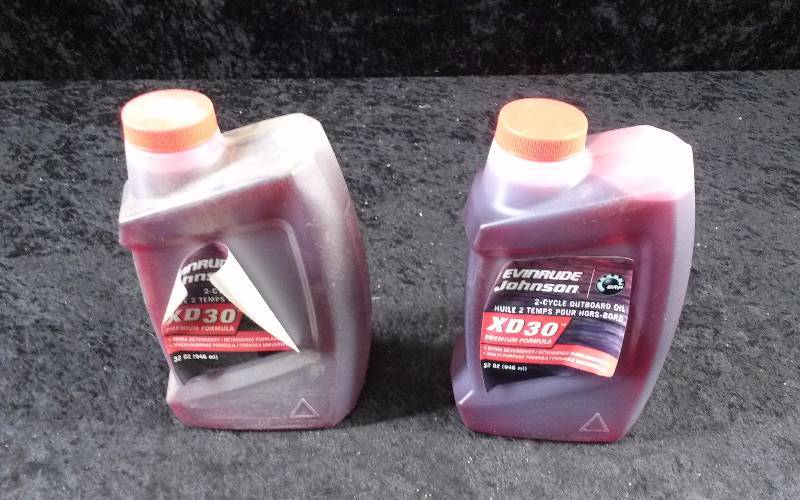 lot 514 image: OIL - (2) Evinrude XD30, 2-Cycle Outboard Oil, 1qteach