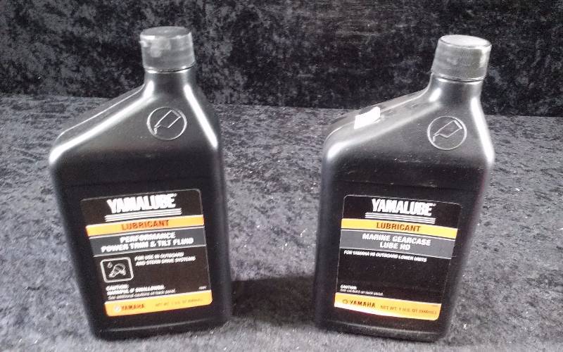 lot 553 image: Lot - (1) Yamalube Marine Gearcase Lube HD & (1) TrimTilt Fluid, 1qteach