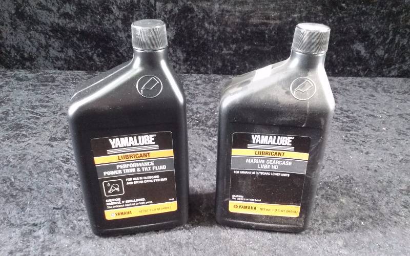lot 554 image: Lot - (1) Yamalube Marine Gearcase Lube HD & (1) TrimTilt Fluid, 1qteach
