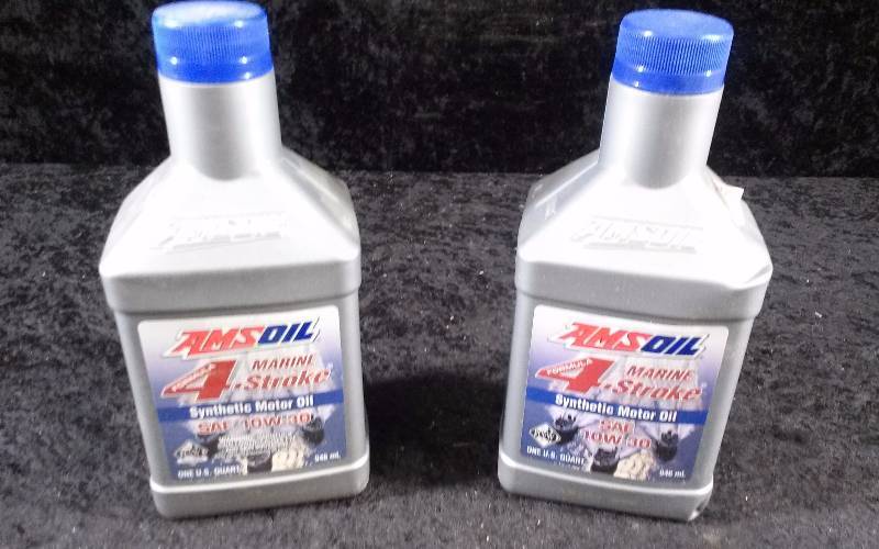 lot 579 image: OIL - (2) AMSOIL Marine, 4-Stroke, SAE 10W-30, 1qteach
