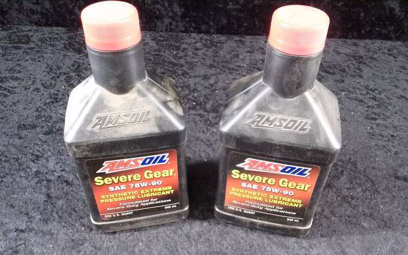lot 583 image: OIL - (2) AMSOIL Severe Gear Extreme Pressure Lubricant, SAE 75W-90, 1qteach
