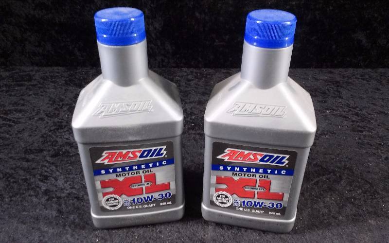 lot 590 image: OIL - (2) AMSOIL XL Motor Oil, SAE 10W-30, 1qteach