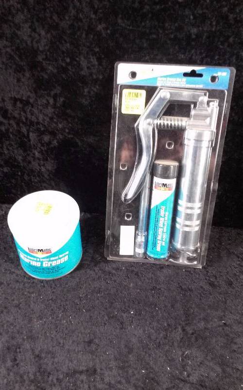 lot 638 image: Lot - Plews Lubrimatic Marine Greast Gun Kit & Marine Grease (16oz)