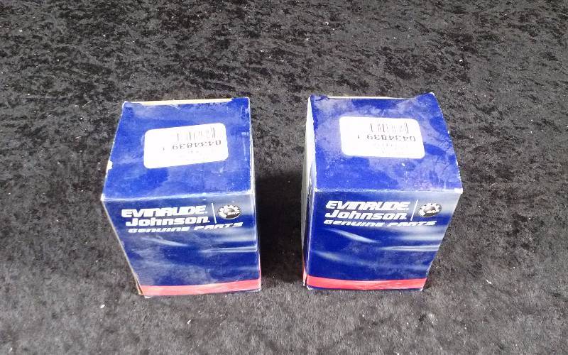lot 662 image: FILTER - (2) Evinrude Oil Filter Assembly, PN 434839