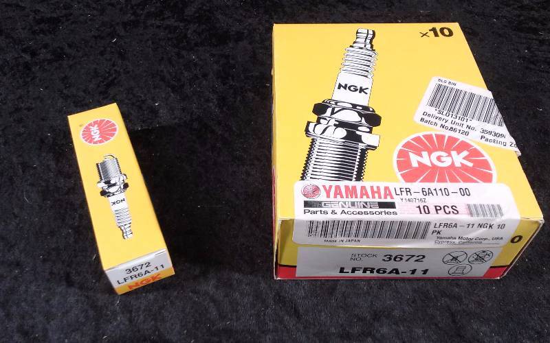 lot 701 image: SPARKPLUG - (11) NGK 3672LFR6A-11