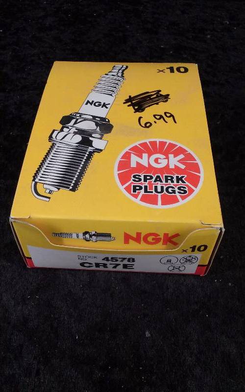 lot 714 image: SPARKPLUG - (10) NGK 4578CR7E