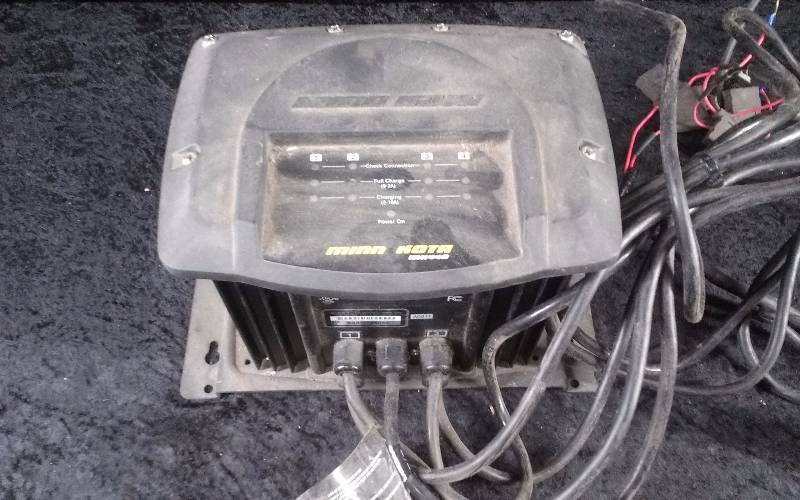 lot 854 image: MinnKota MK440D On-Board Marine Battery Charger, Fully Auto, 4 banks