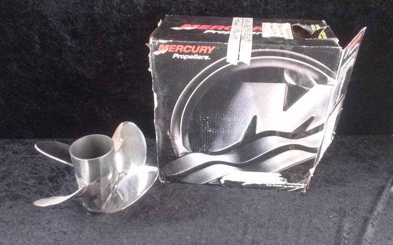 lot 876 image: Propeller - Mercury Trophy Plus, 13 34 x 19RH, 3 Blade, Stainless, PN 48-825932A46
