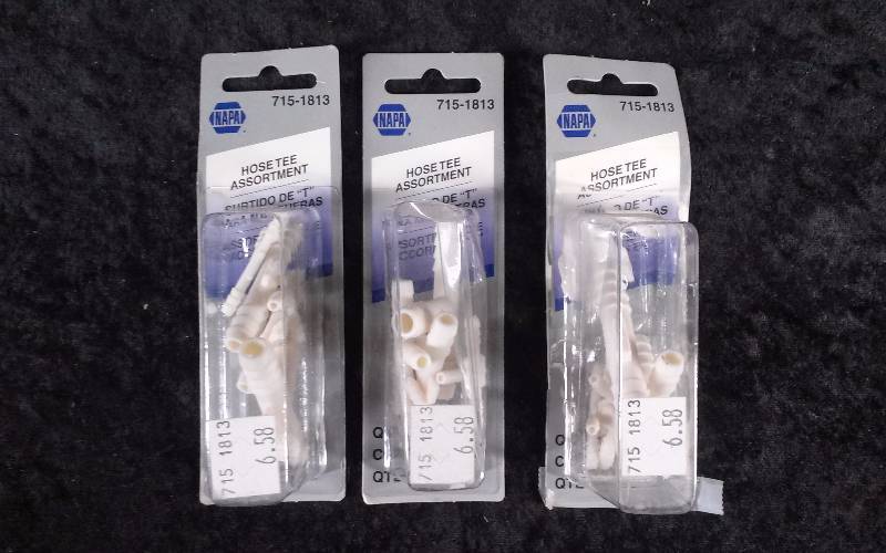 lot 1036 image: (3) NAPA Hose Tee Asst, PN 715-1813