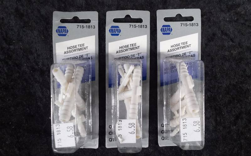 lot 1037 image: (3) NAPA Hose Tee Asst, PN 715-1813