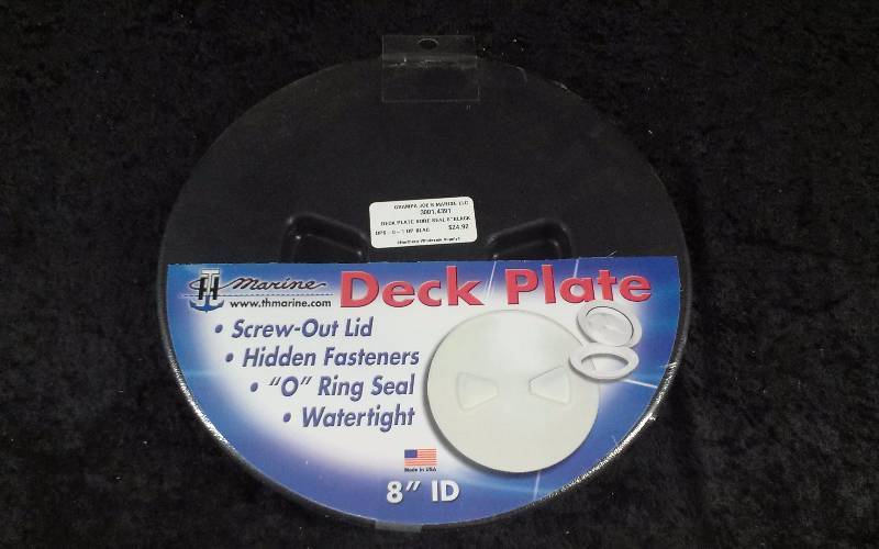 lot 1097 image: TH Marine 8 Deck Plate, Screw Out Lid, PN DPS-8-1-DP