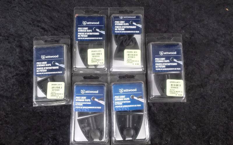 lot 1120 image: (6) Attwood Pole Light Storage Clips, PN 7571L7