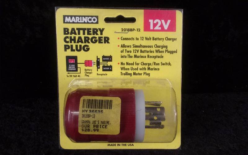 lot 1127 image: Marinco Battery Charger Plug, 12v, PN 2018BP-12