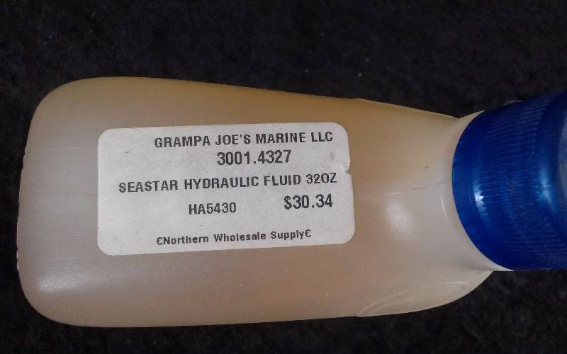 lot 1181 image: SeaStar Hydraulic Steering Fluid, 1qt