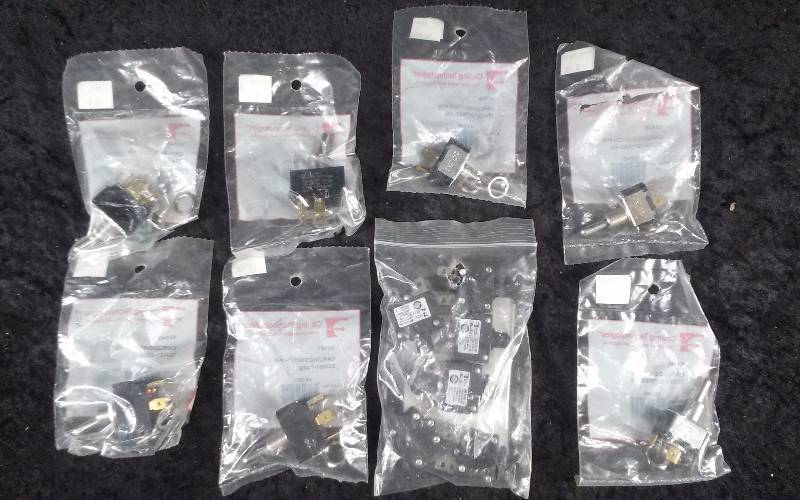 lot 1219 image: Lot - Misc Carling Technologies Switches & Circuit Breaker
