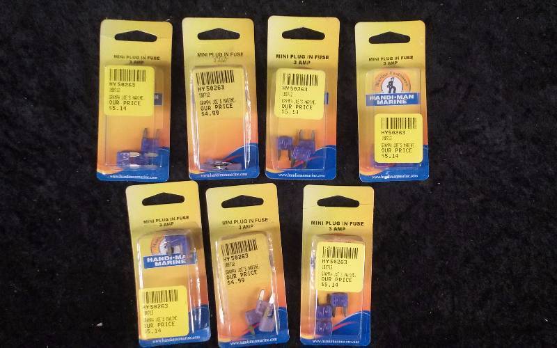 lot 1246 image: (7) Handiman Marine Mini Plug In Fuses, 3 amp, PN 180712
