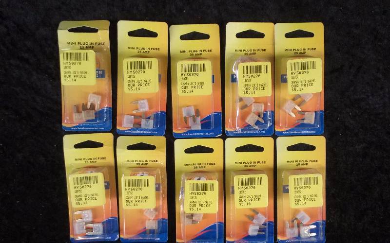 lot 1249 image: (10) Handiman Marine Mini Plug In Fuses, 25 amp, PN 180782