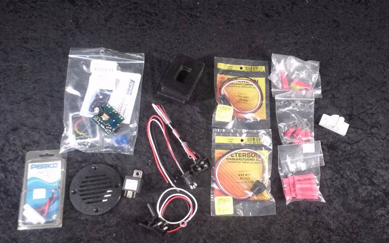 lot 1252 image: Lot - Misc NAPA Relays, Timer, Plugs, Fuses, Etc