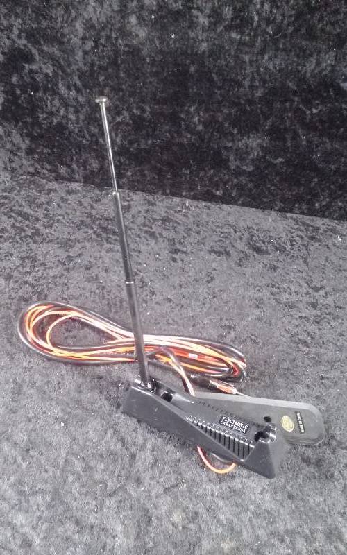 lot 1263 image: Metra Antenna Works Universal Amplified Electronic Antenna, 44-AU50