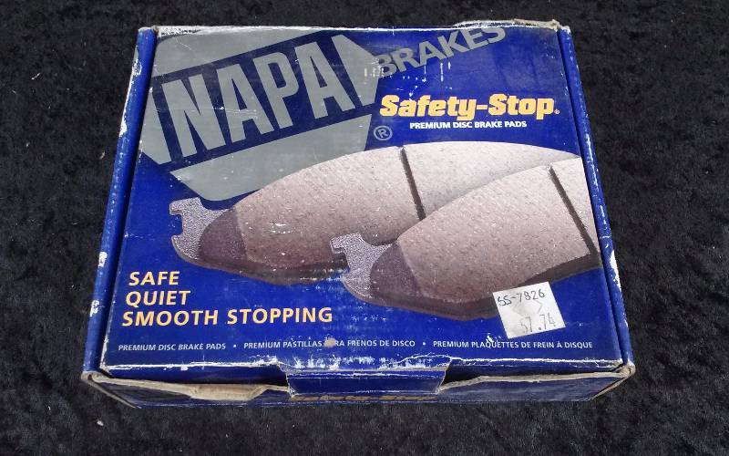 lot 1337 image: NAPA Disc Brake Pads, SS-7826