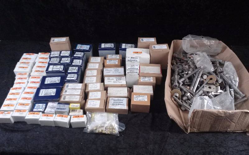 lot 1347 image: Large Lot of Misc Nuts, Bolts, Washers, etc