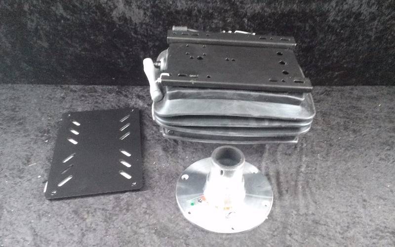 lot 1389 image: Smooth Moves Ultra Seat Mount - NEW