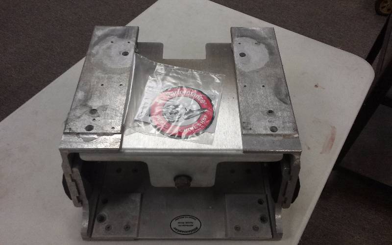 lot 1410 image: R&R Designs Slidemaster Outboard Motor Jack Plate, 8