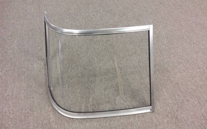 lot 1450 image: Boat Windshield - 1 Side, 30w