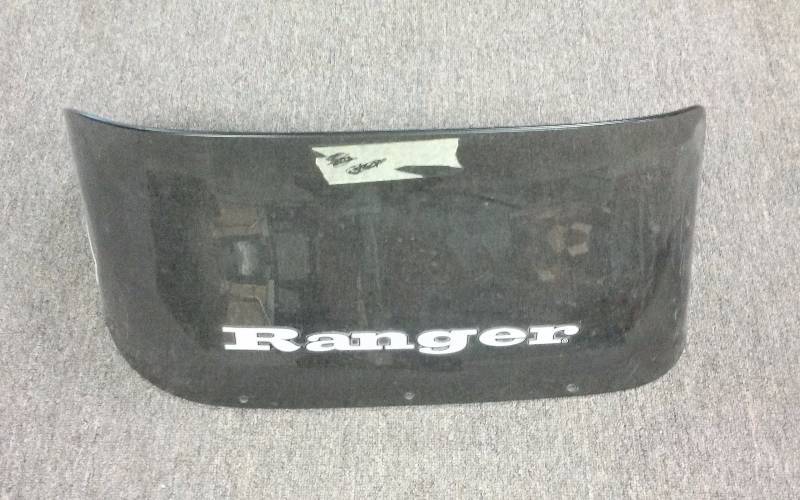 lot 1452 image: Boat Windshield - Ranger Tinted, 31w