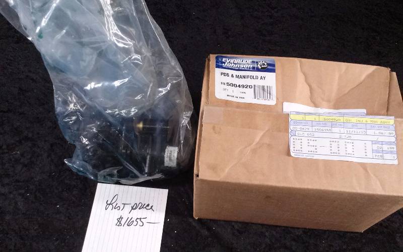 lot 1495 image: Evinrude Oil Injection & Manifold Assembly, PN 5004920