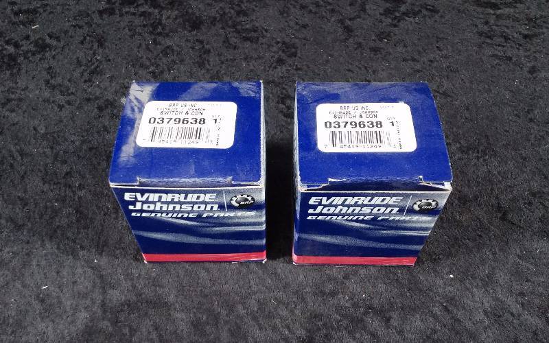 lot 1520 image: Evinrude (2) Switch & Connectors, PN 379638
