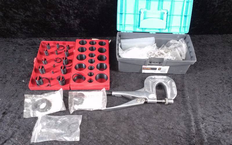 lot 1687 image: Lot - Hoover Snap & Gromet Tool & O-Ring Assortment