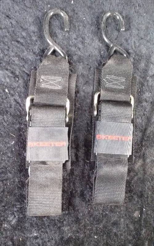 lot 1693 image: SKEETER Trailer Straps