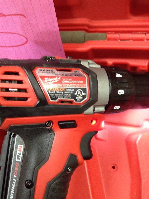 Milwaukee 12 Drill Driver kit- 2 batteries and 1 Charger