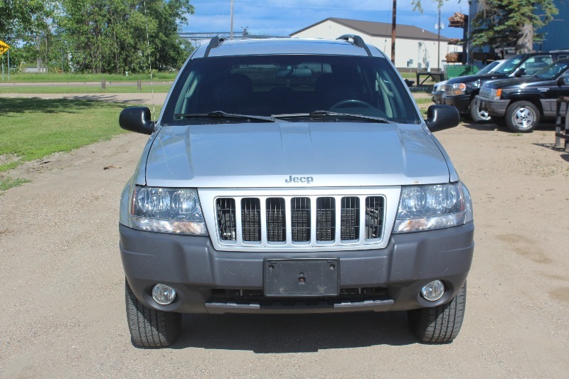 2004 Jeep Grand Cherokee Laredo 4x4 V8 - Well Equipped