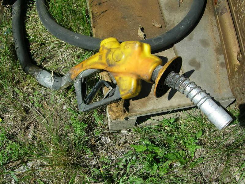 lot 15 image: Husky Diesel Fuel Nozzle