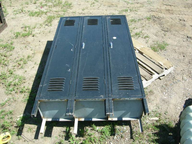 lot 21 image: 3 Door Locker
