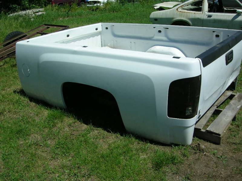 lot 106 image: GM 8 Pickup Box