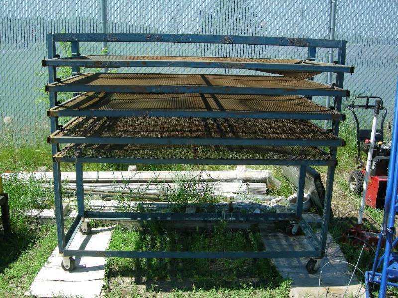 lot 107 image: Metal Rolling Rack