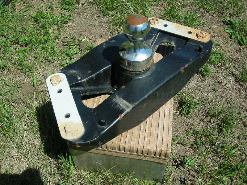 lot 110 image: 5th Wheel Ball Hitch
