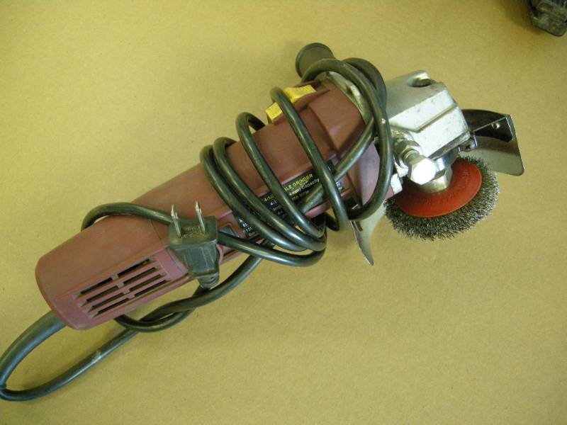 lot 26 image: Chicago Electric 4-12 Angle Grinder
