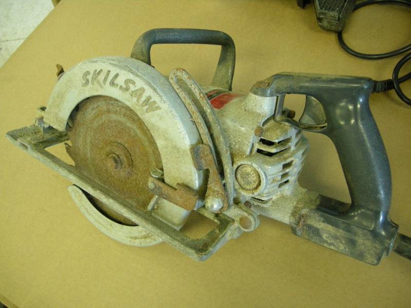 lot 33 image: Skilsaw 77 Worm Drive Saw