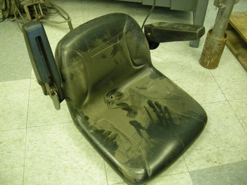 lot 39 image: Mart Cart Implement Seat