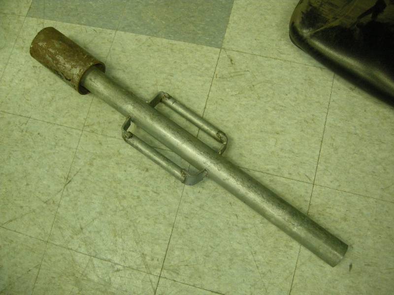 lot 42 image: Custom Post Pounder