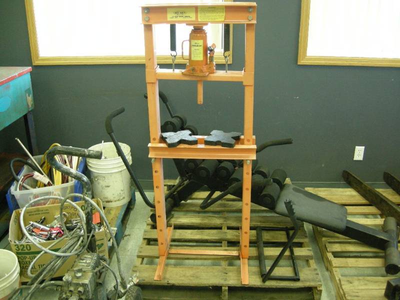 lot 53 image: Wel-Bilt 12 Ton Shop Press