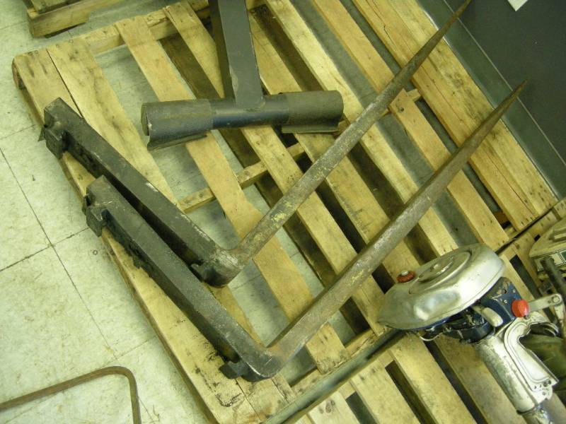 lot 54 image: Forklift Forks