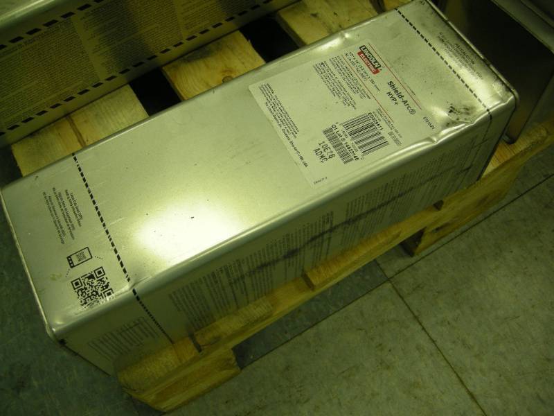 lot 118 image: Lincoln Electric Shield-Arc Welding Rods